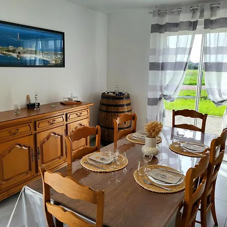 L'aloé, Jolie Maison De Bord De * Créances